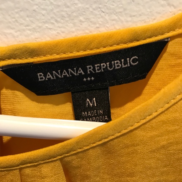 Banana Republic Blouse in Medium - Picture 6 of 7